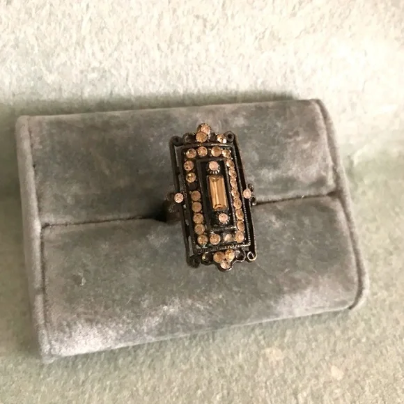 Vintage Crystal Ring - Picture 2 of 7